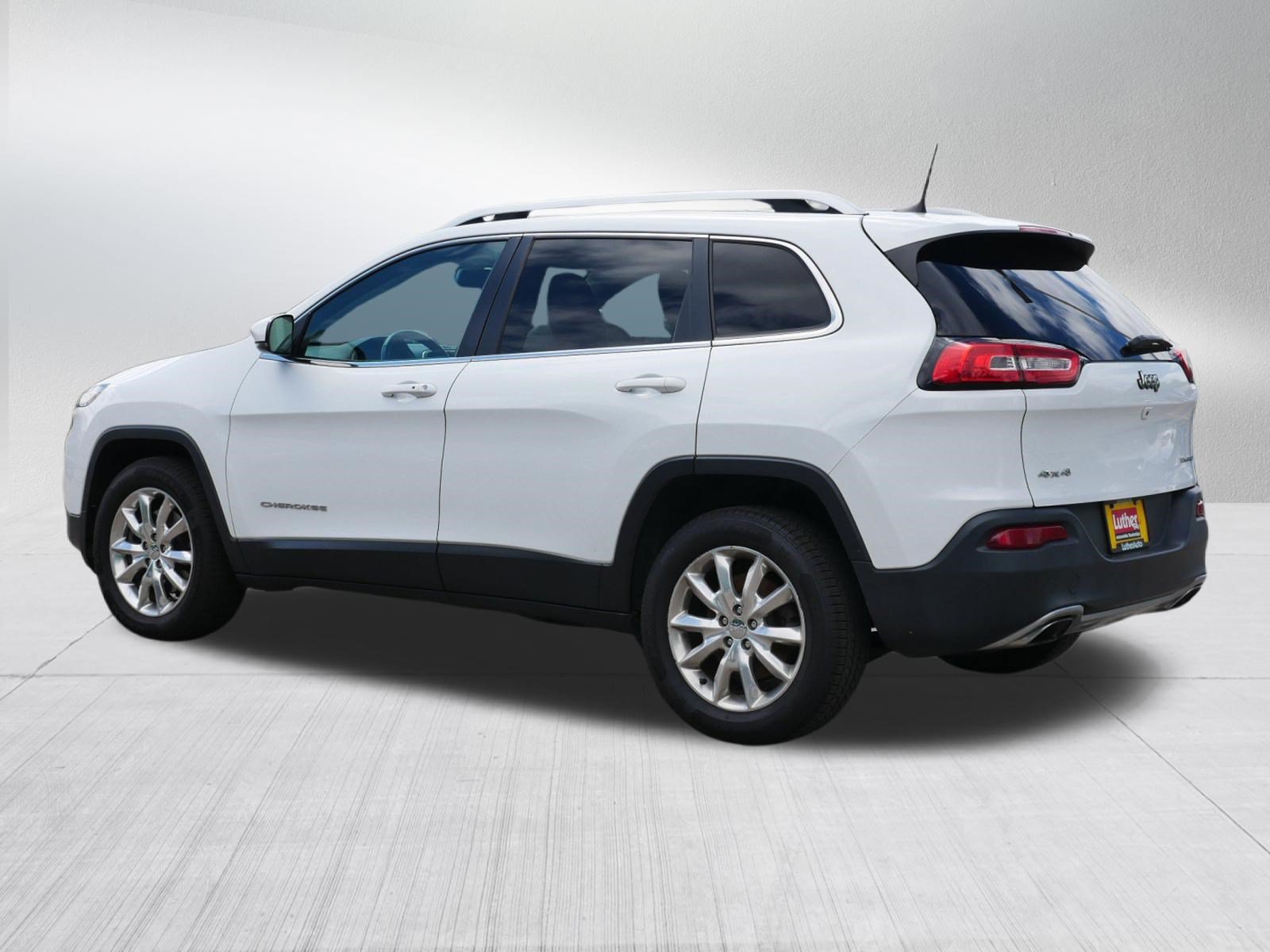 Used 2016 Jeep Cherokee Limited AWD/4WD image 5