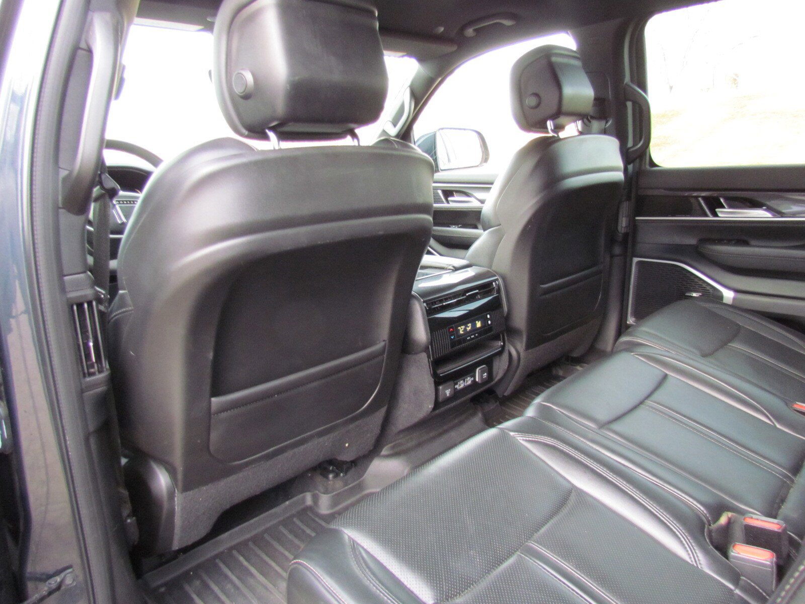 Used 2022 Jeep Wagoneer Series I AWD/4WD image 20