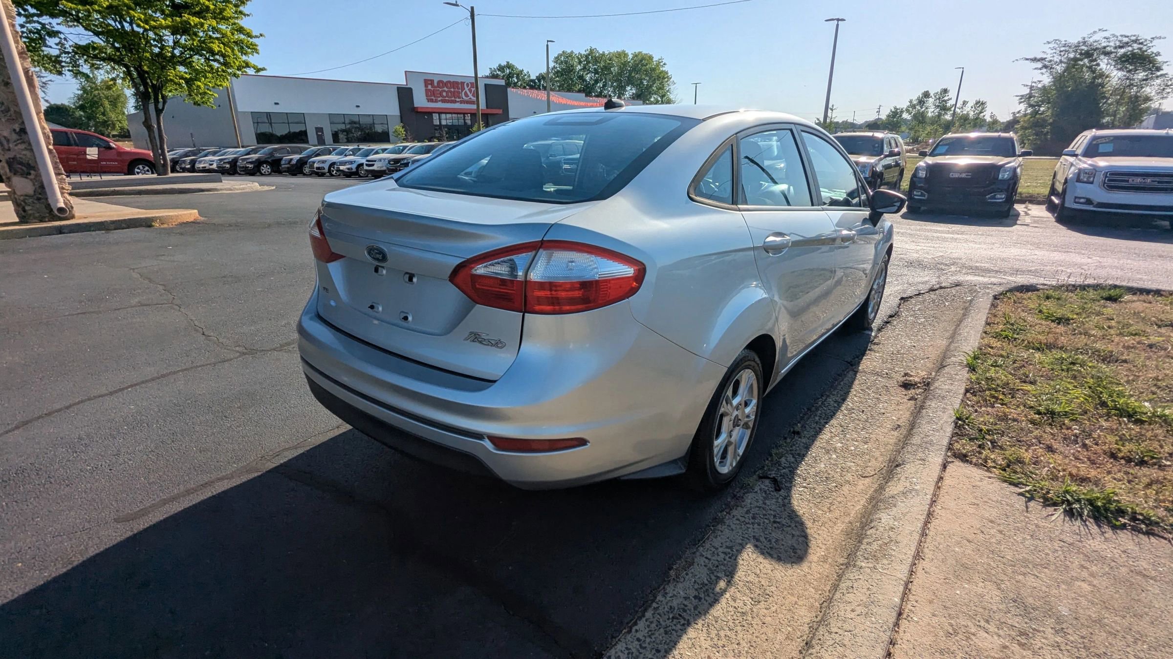 Used 2014 Ford Fiesta SE FWD image 7