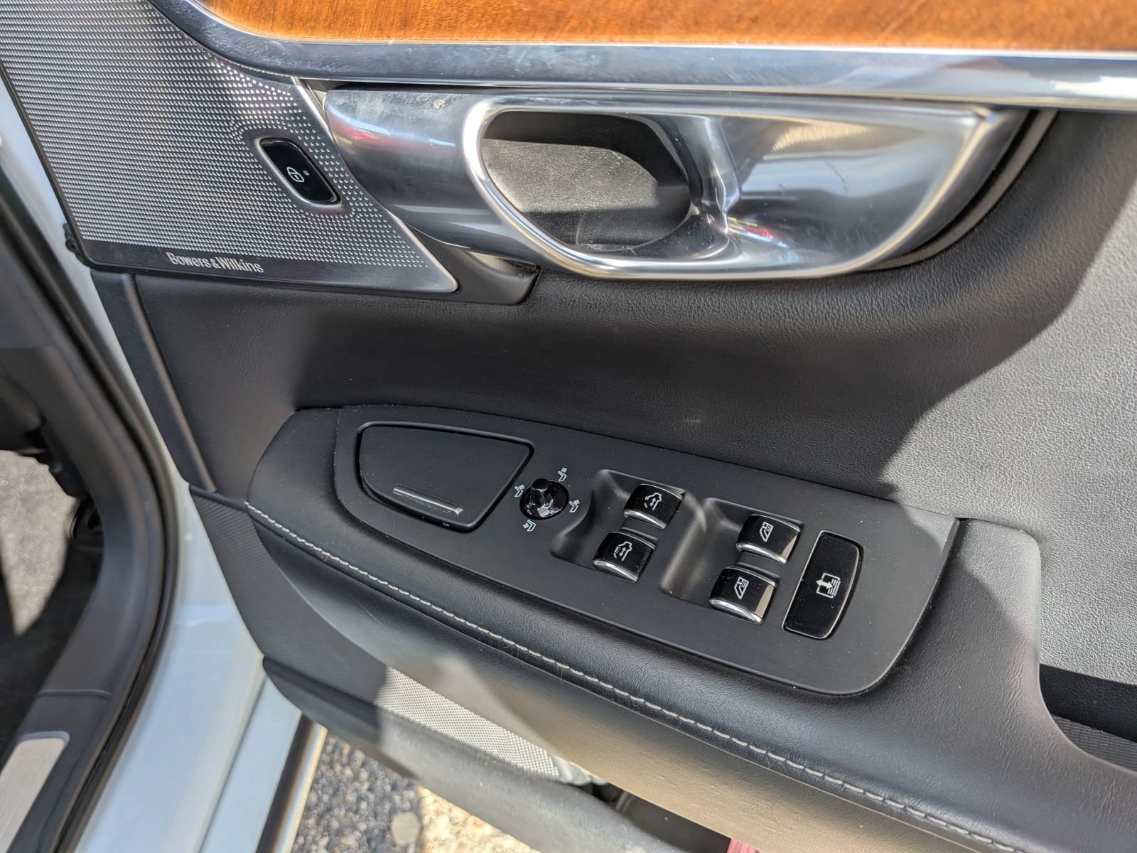 Used 2018 Volvo S90 T8 Inscription w/ Convenience Package AWD/4WD image 44