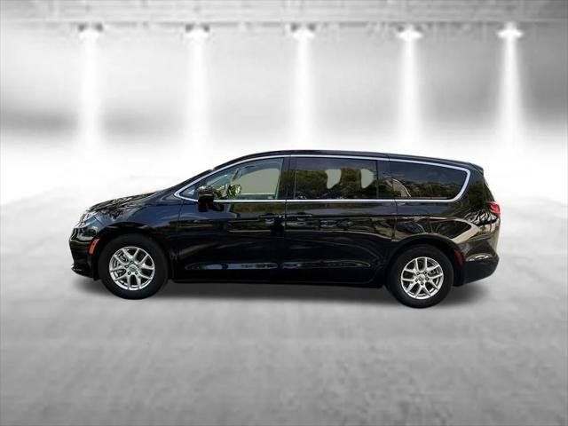 Certified 2024 Chrysler Pacifica Touring-L FWD image 4