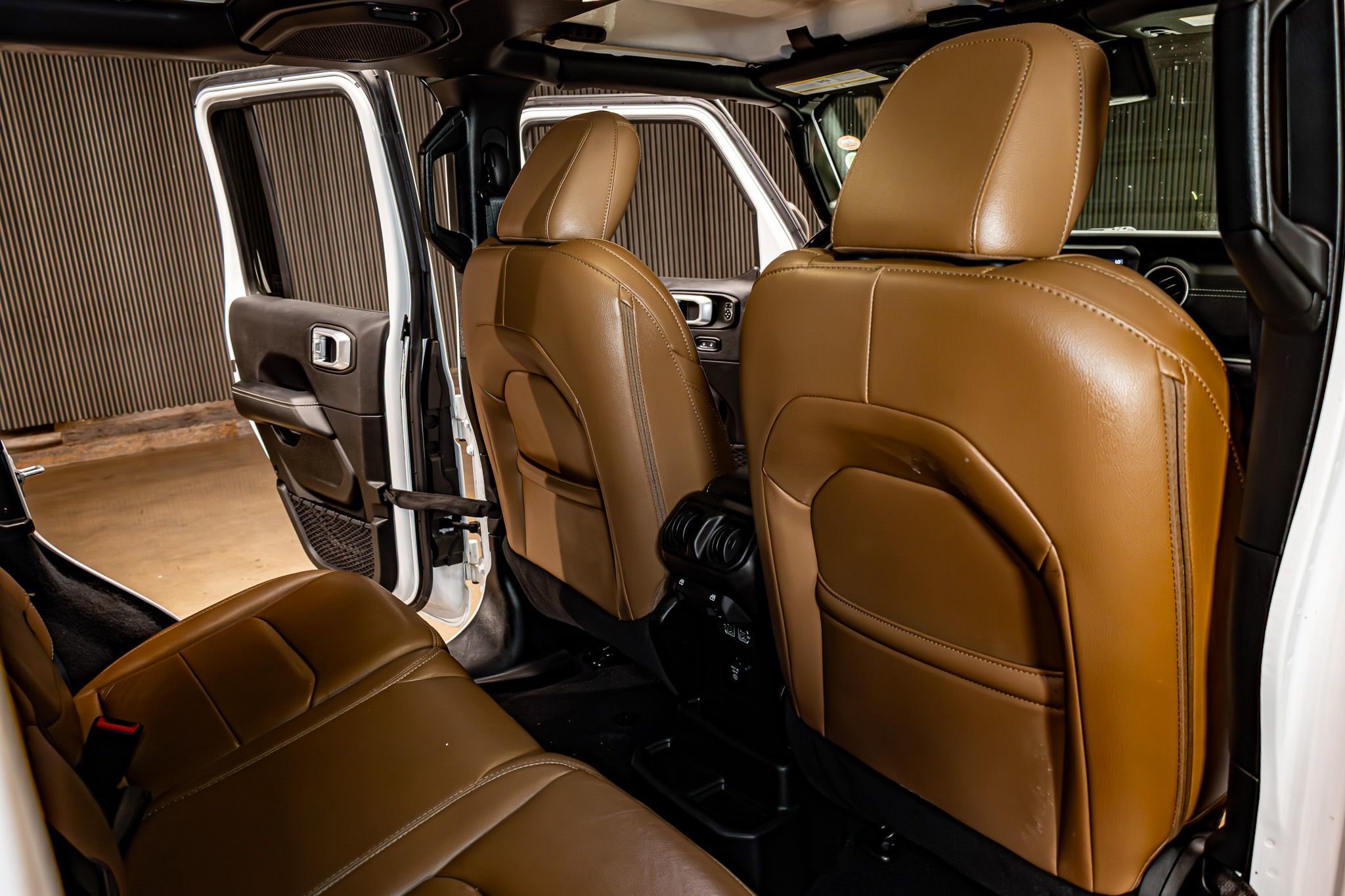 Used 2020 Jeep Wrangler Unlimited Sahara AWD/4WD image 27