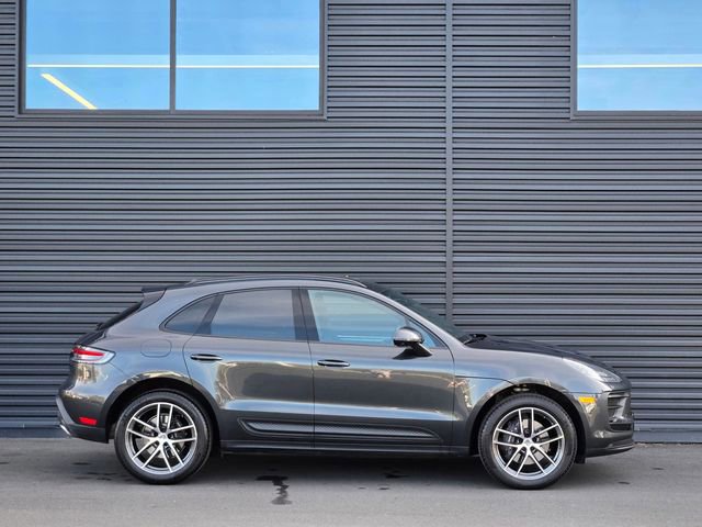 Used 2025 Porsche Macan image 8