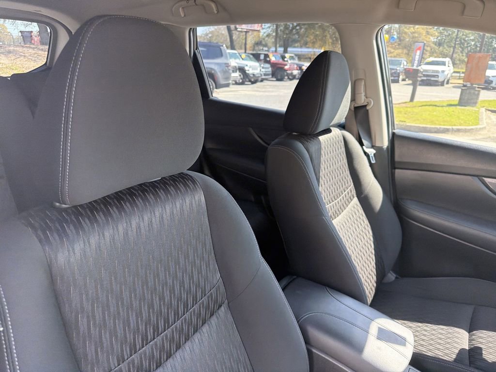 Used 2019 Nissan Rogue S image 19