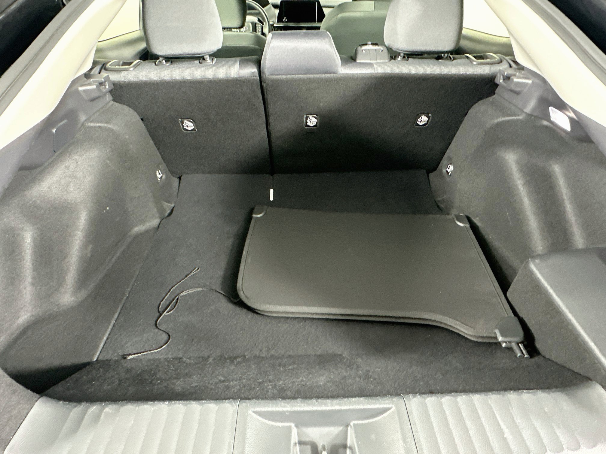 Used 2025 Toyota Prius LE FWD image 27
