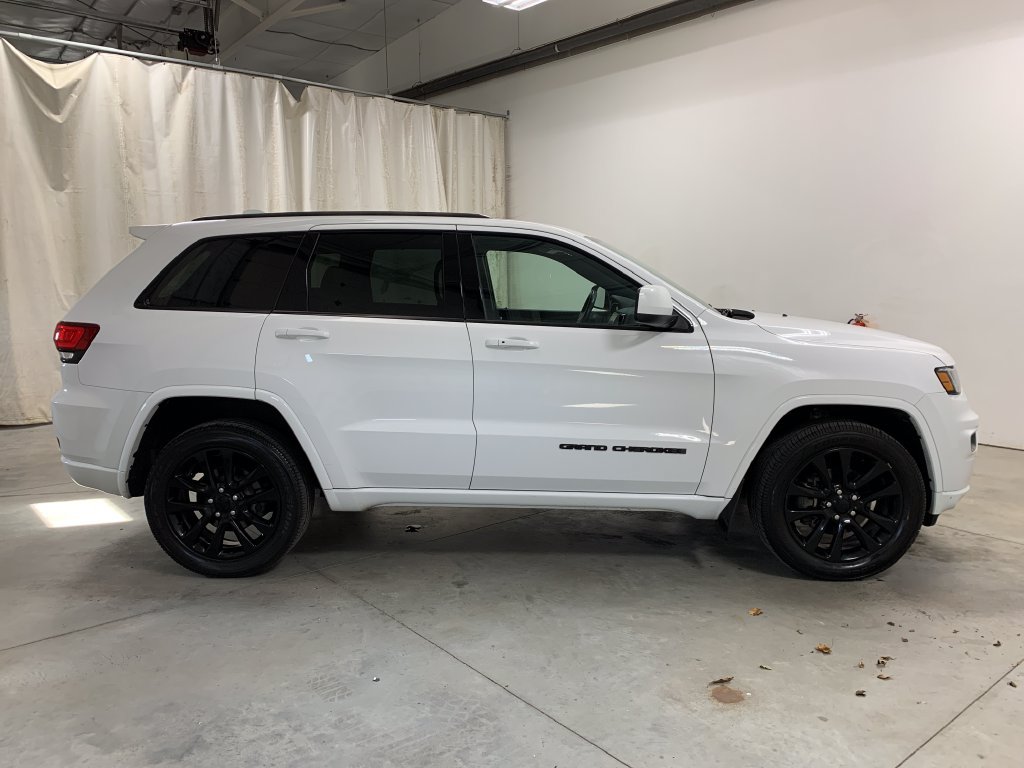 Used 2019 Jeep Grand Cherokee Altitude AWD/4WD image 27