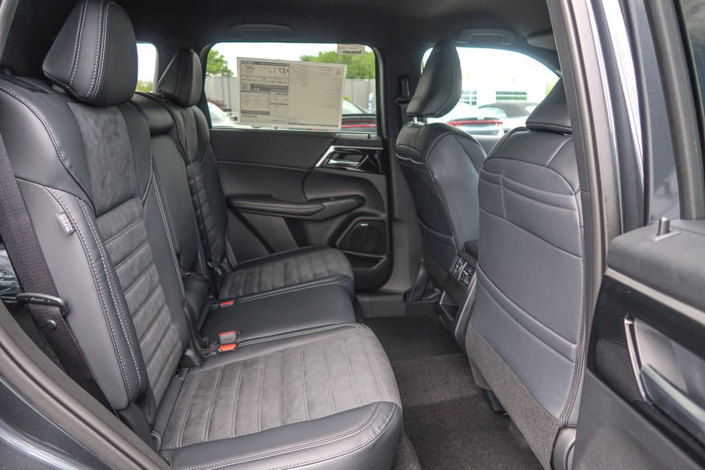 New 2026 Mitsubishi Outlander LE AWD/4WD image 18