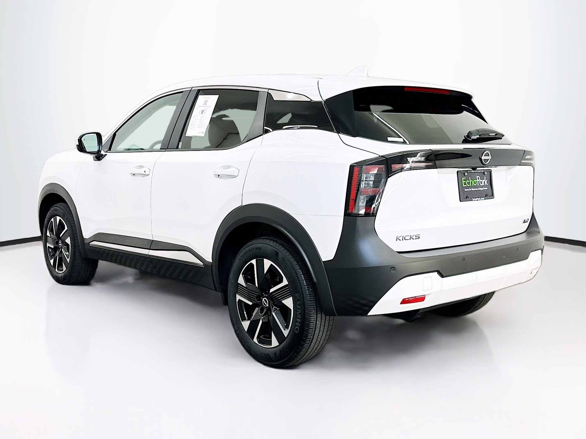 Used 2025 Nissan Kicks SV image 5