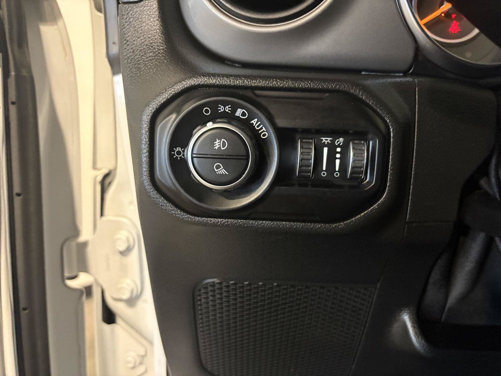 Used 2021 Jeep Gladiator Sport AWD/4WD image 23