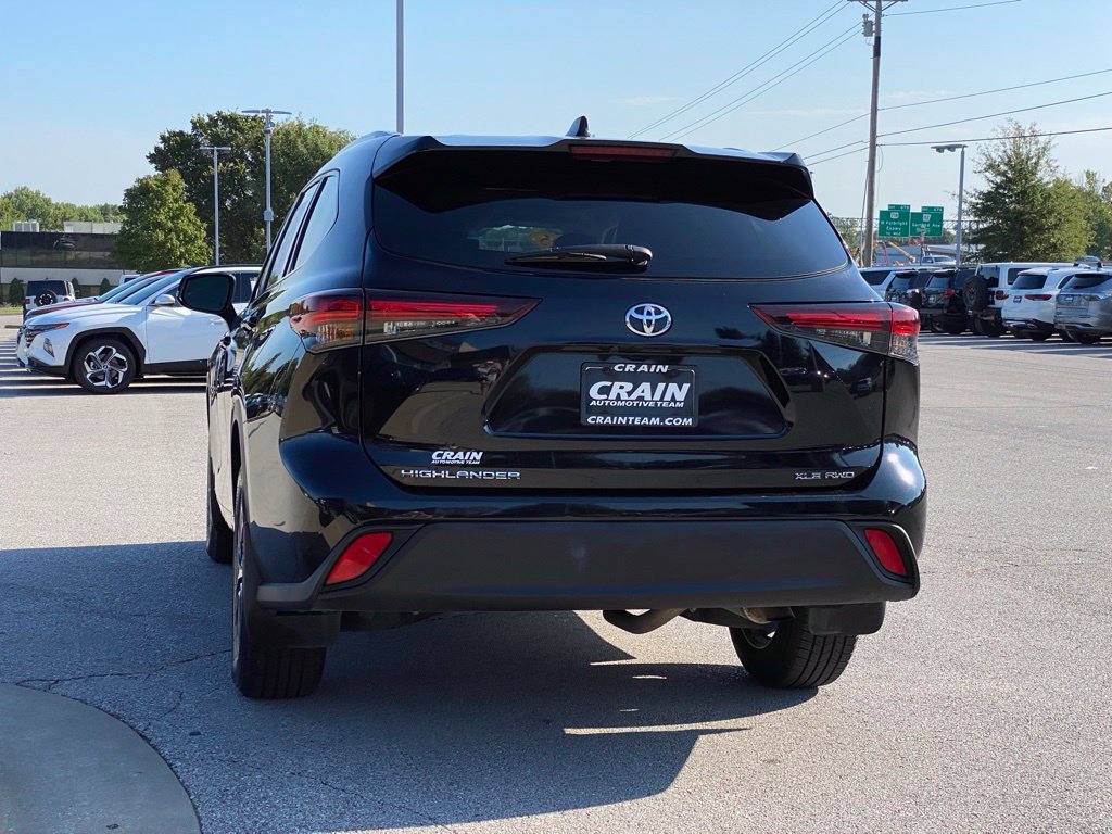 Used 2025 Toyota Highlander XLE AWD/4WD image 5
