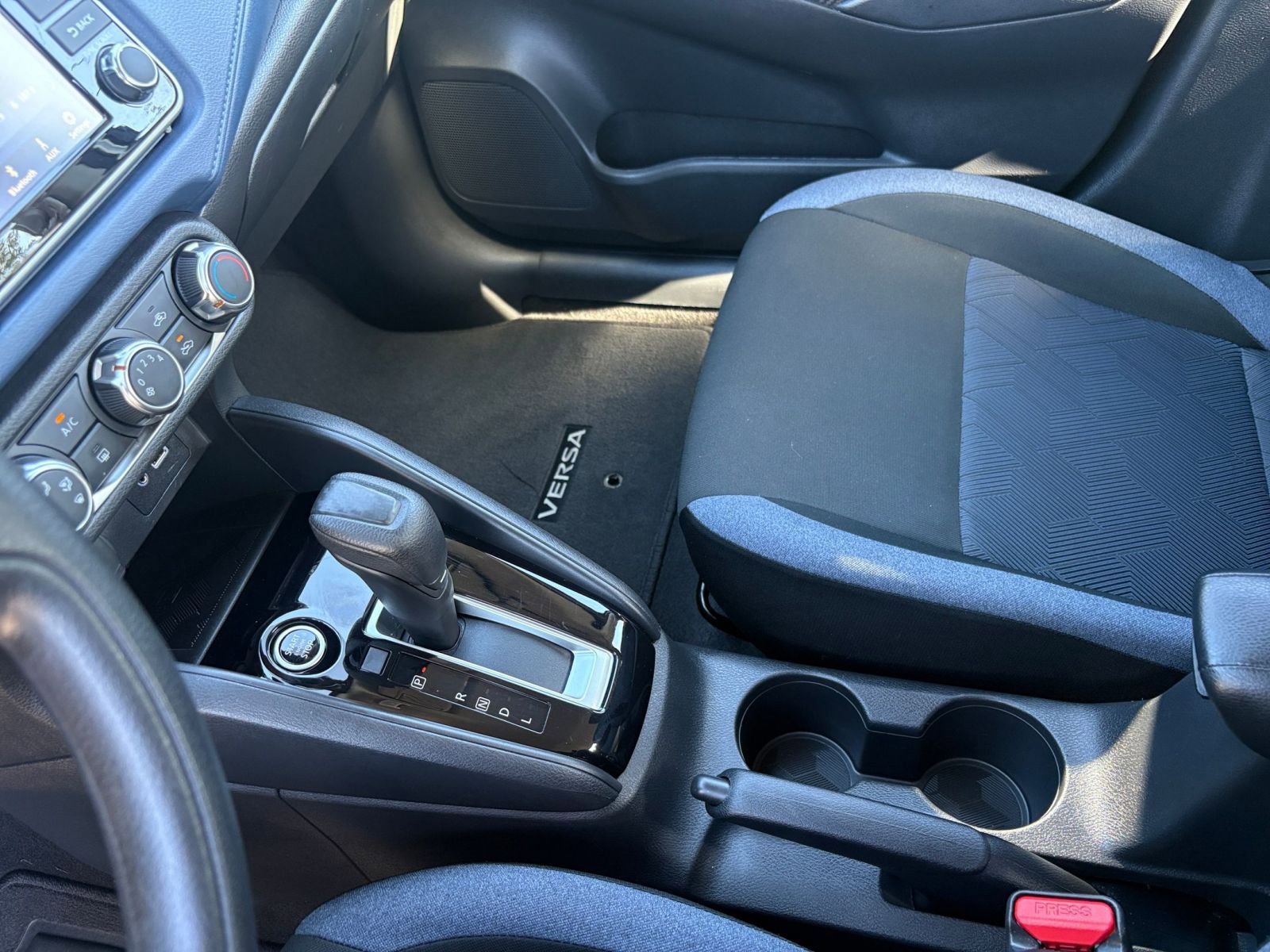 Used 2025 Nissan Versa SV image 39