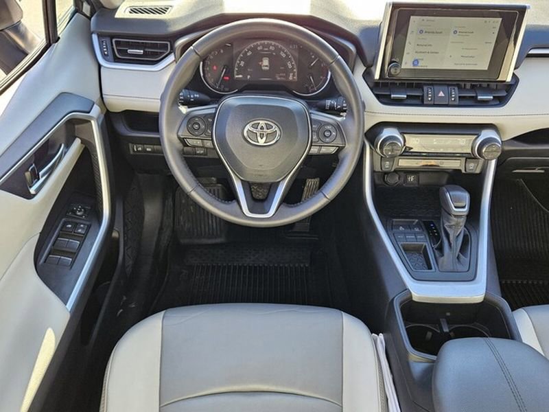 Used 2023 Toyota RAV4 XLE Premium image 9