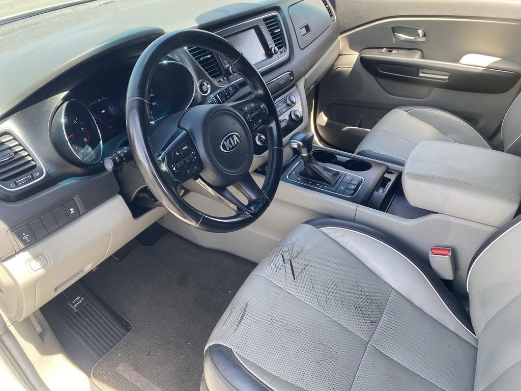 Used 2017 Kia Sedona LX w/ LX Essentials Premium Package FWD image 17