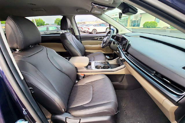 Used 2026 Kia Carnival FWD image 22