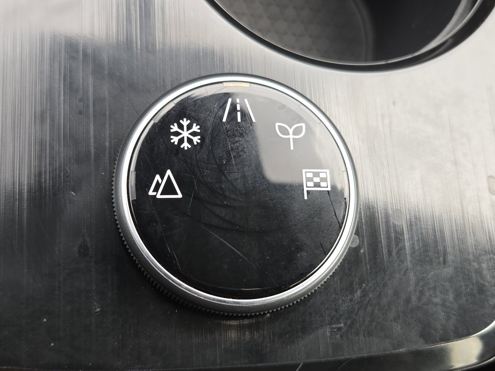 Used 2024 Nissan Rogue SV image 4