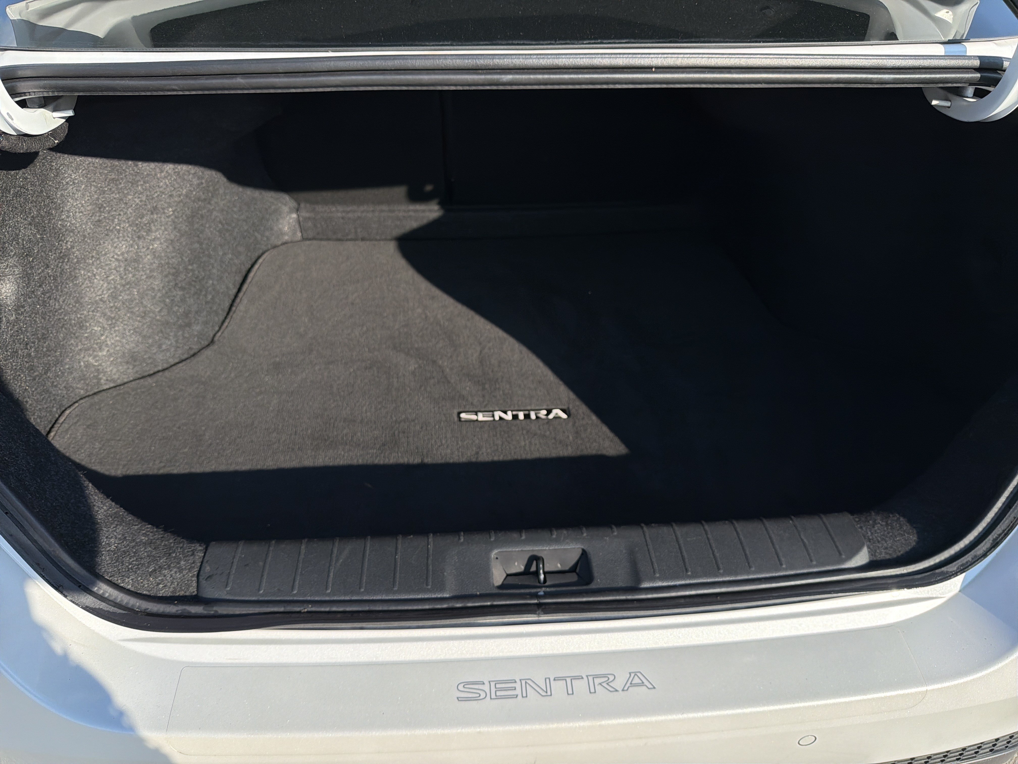 Used 2022 Nissan Sentra SR w/ SR Premium Package FWD image 31