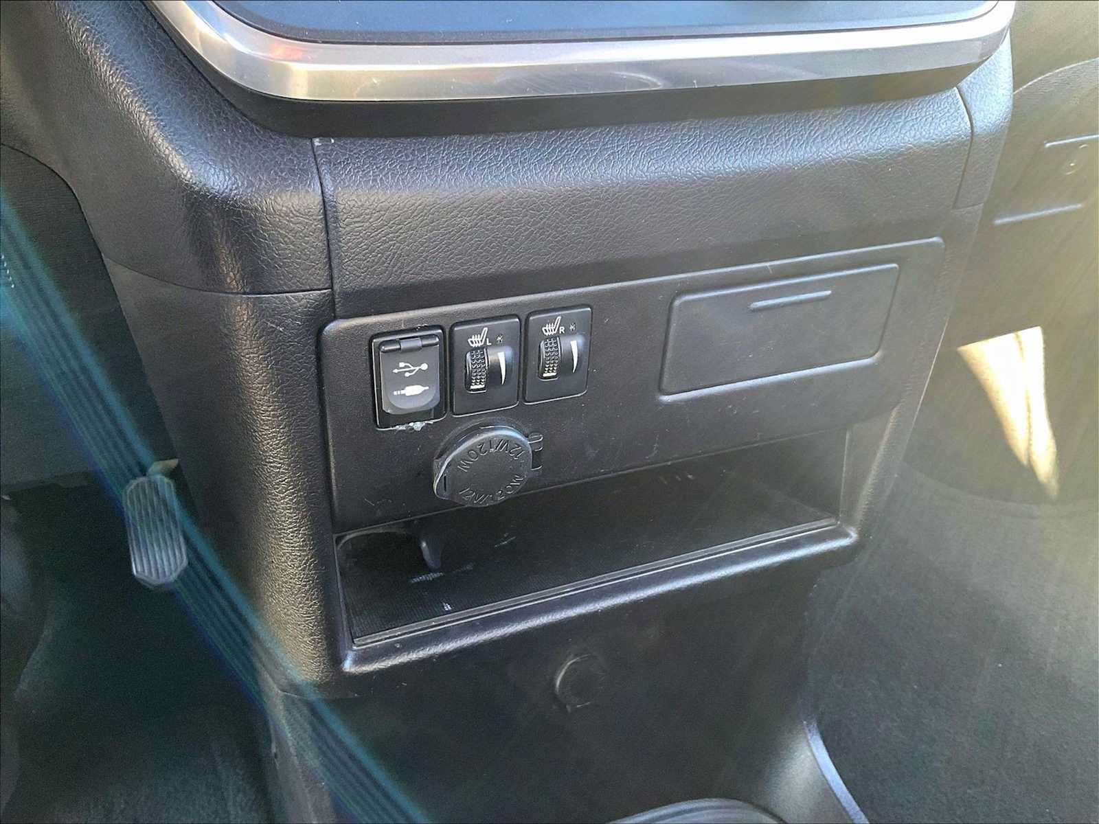 Used 2016 Toyota Sienna Limited FWD image 34