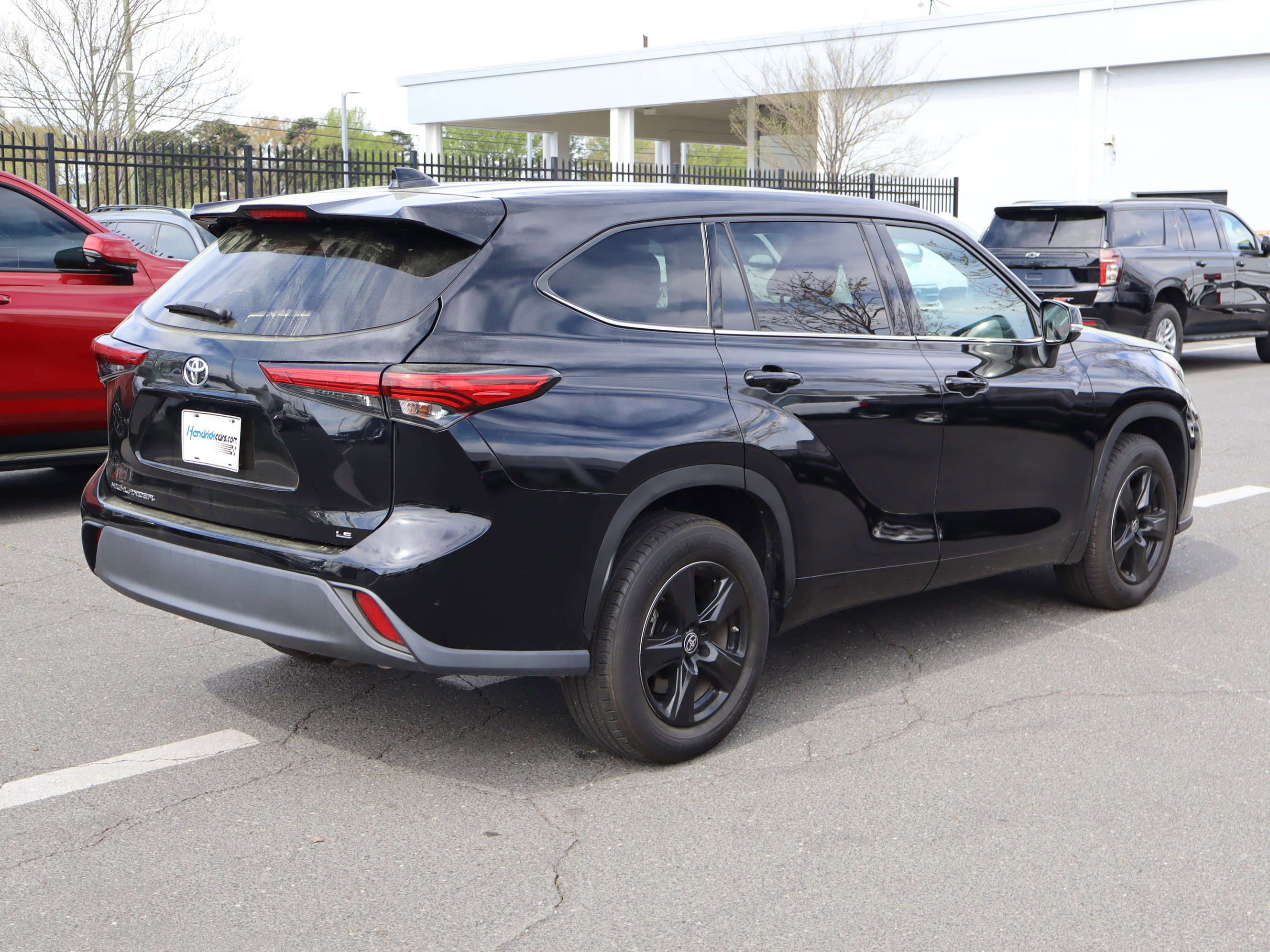 Used 2021 Toyota Highlander LE FWD image 10