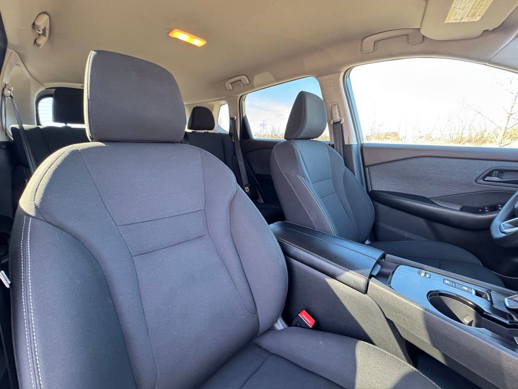 Used 2023 Nissan Rogue S image 30