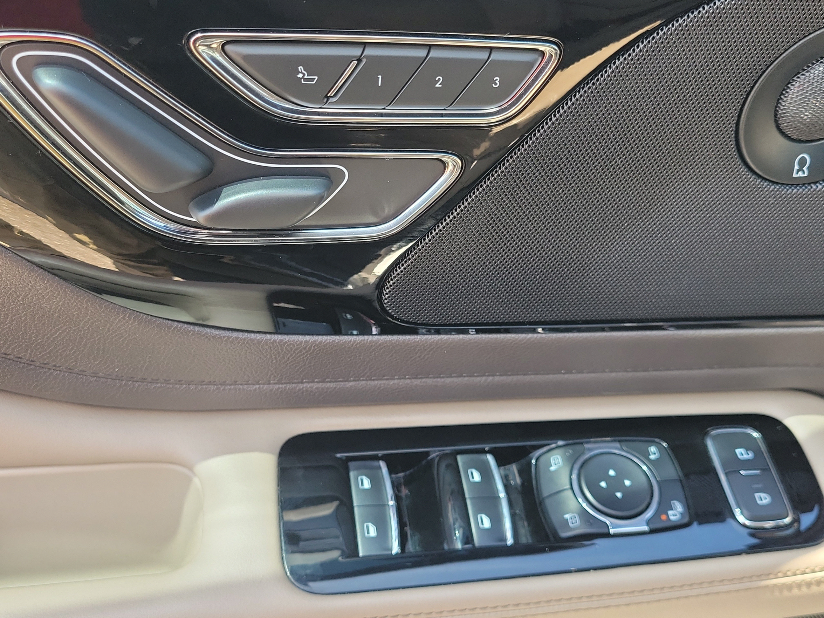 Used 2022 Lincoln Aviator Reserve w/ Equipment Group 201A RWD image 22