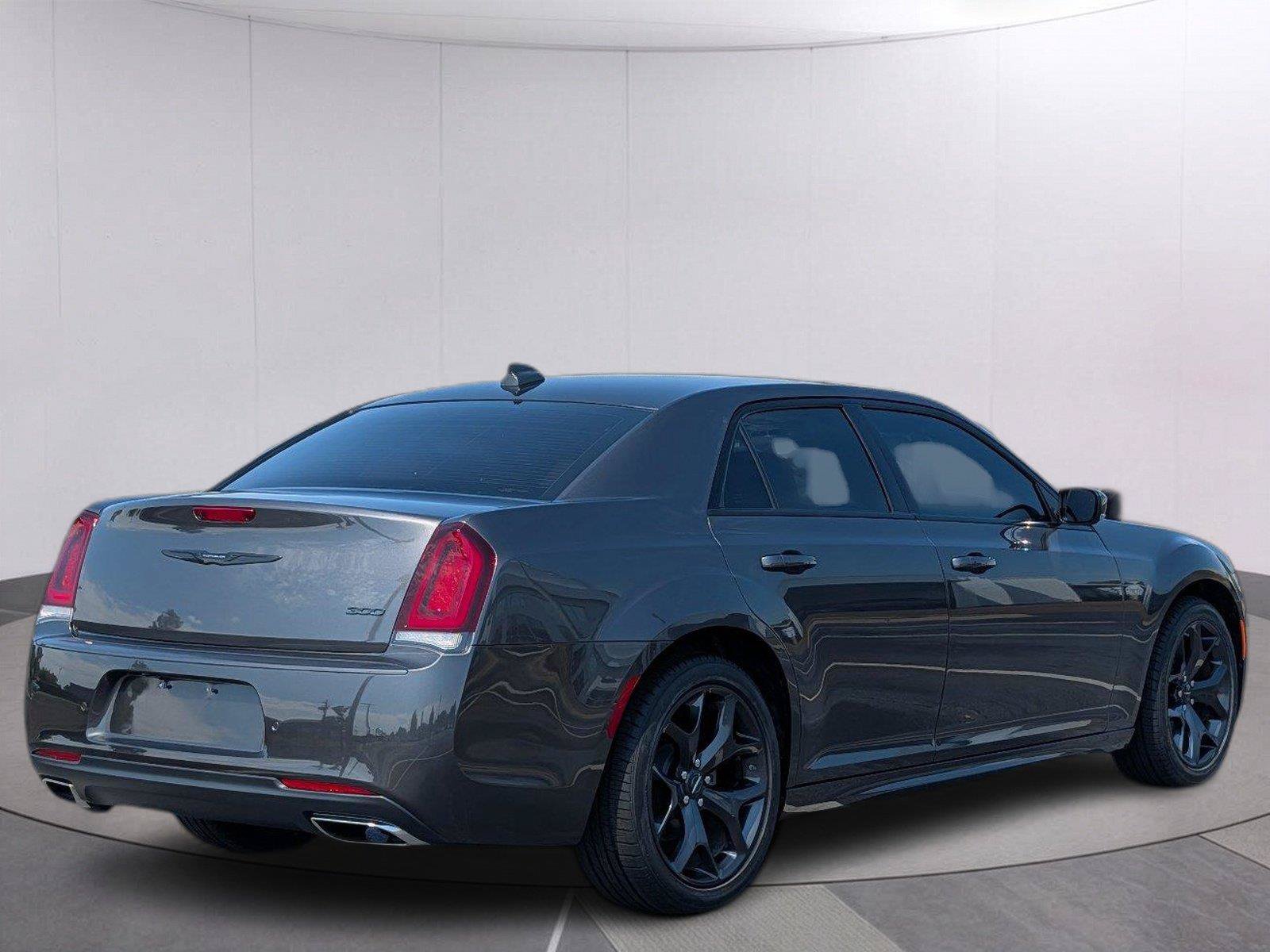Used 2023 Chrysler 300 Touring L w/ Comfort Group RWD image 5