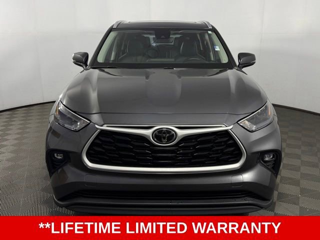 Used 2024 Toyota Highlander XLE image 3
