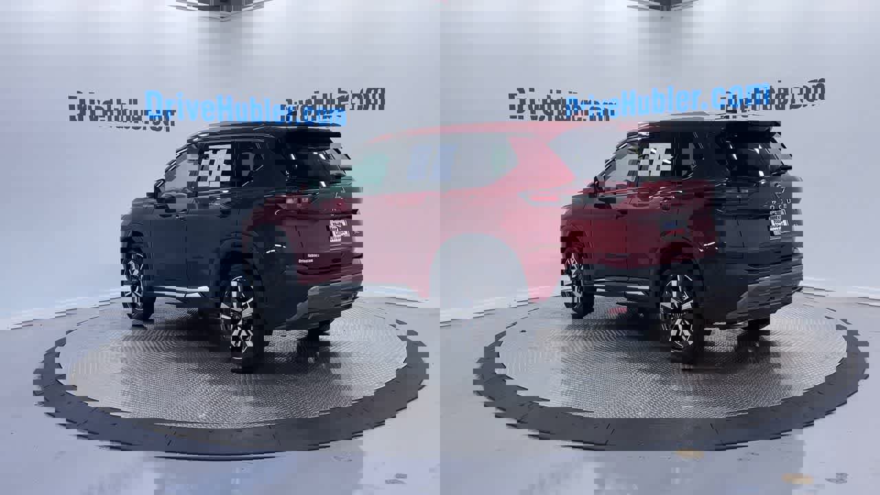 Used 2023 Nissan Rogue SL w/ SL Premium Package image 2