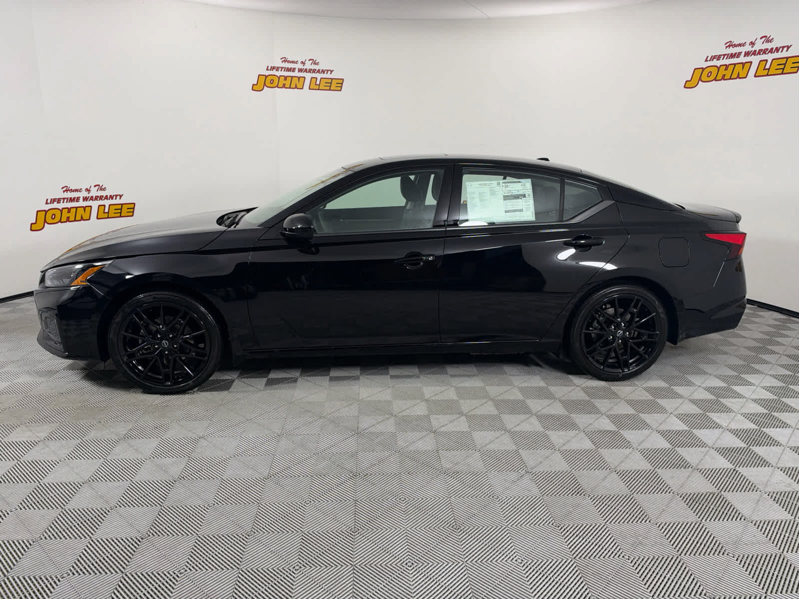 New 2026 Nissan Altima 2.5 SR w/ SR Midnight Edition Package FWD image 2