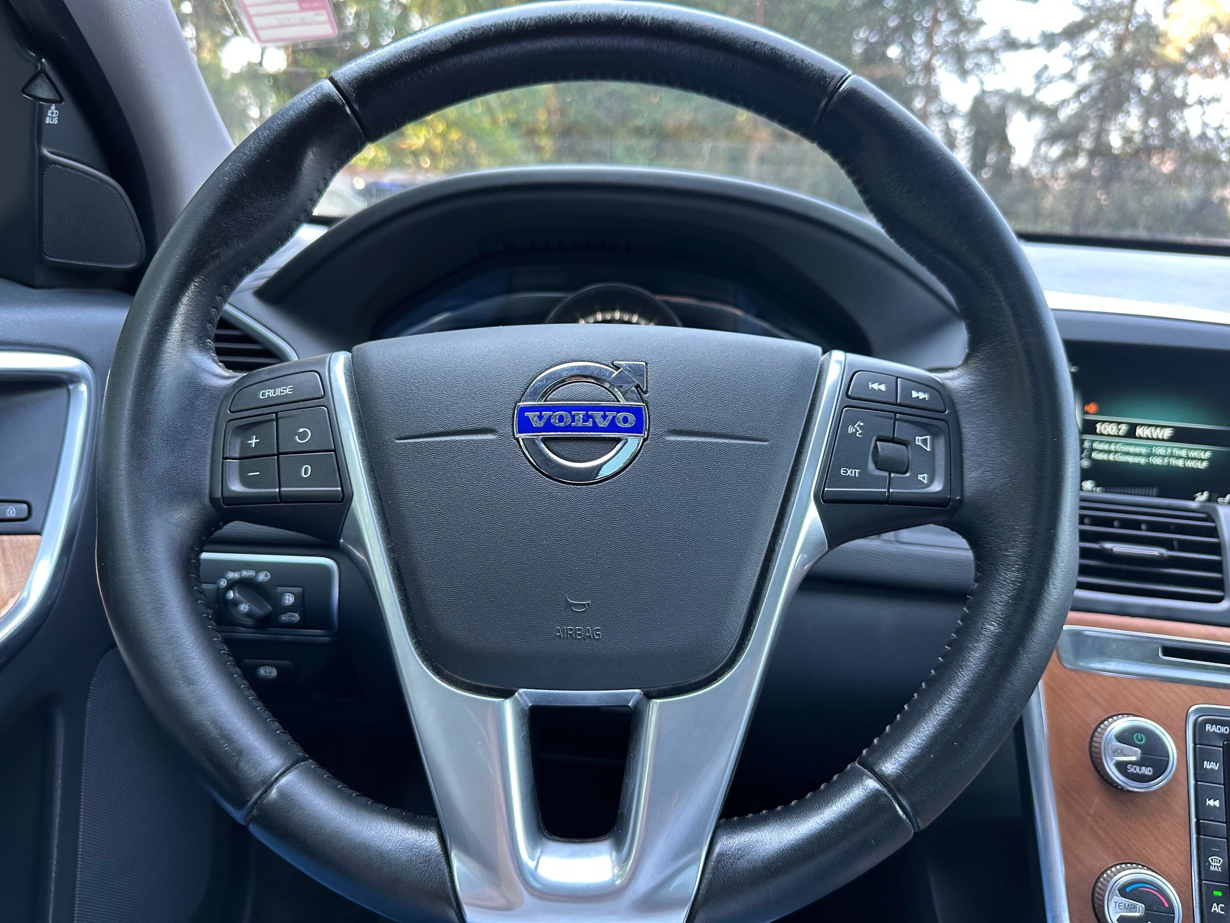 Used 2017 Volvo XC60 T6 Inscription w/ Preferred Option Package image 23