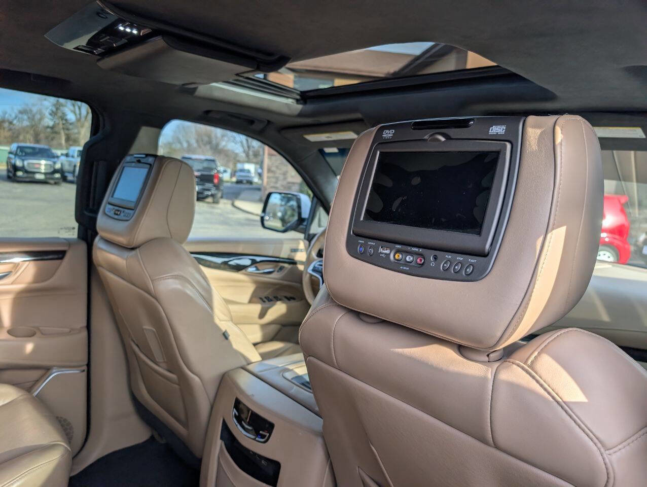 Used 2019 Cadillac Escalade ESV Platinum image 13