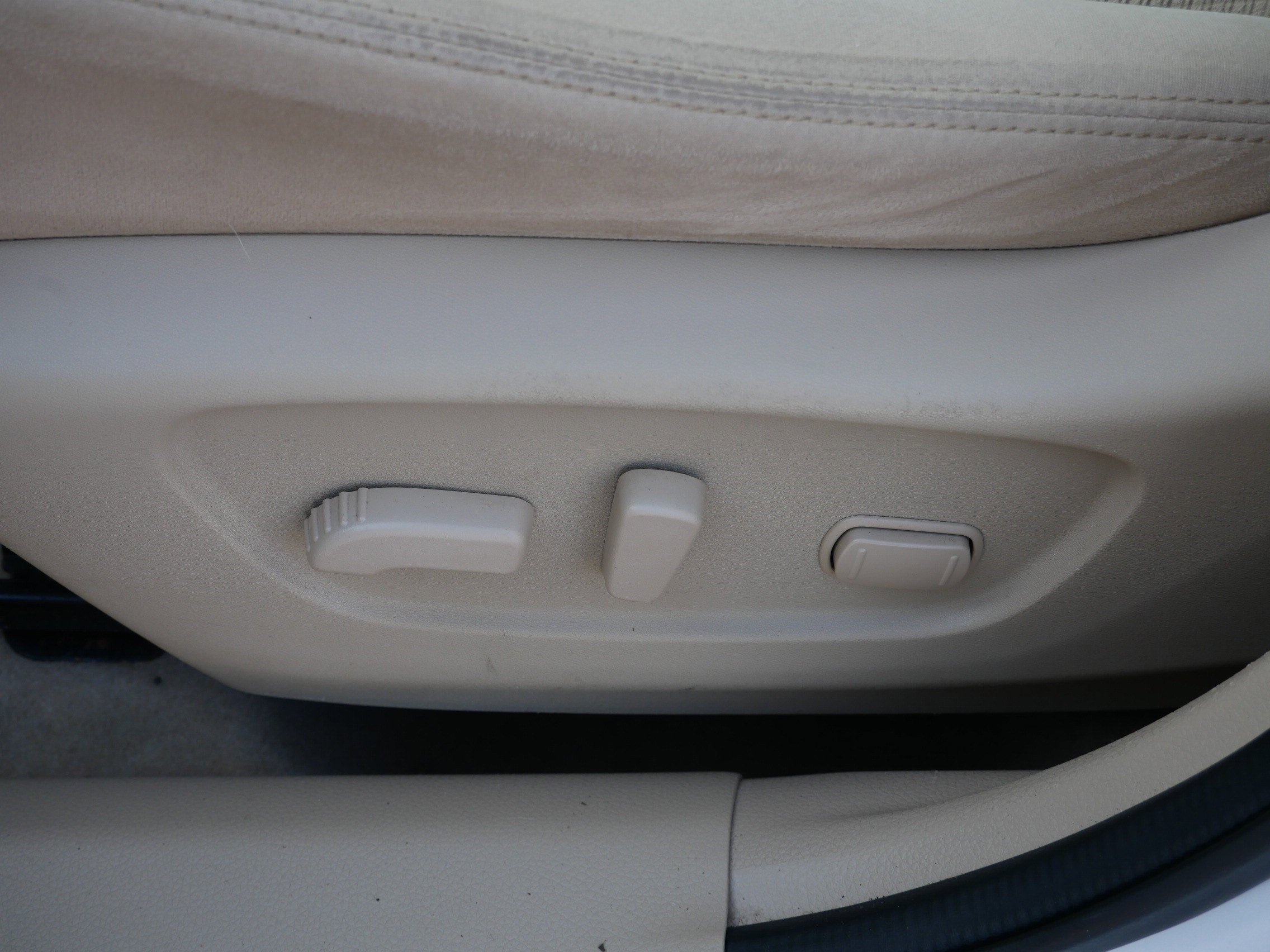 Used 2014 Nissan Rogue SV w/ SV Premium Package image 19