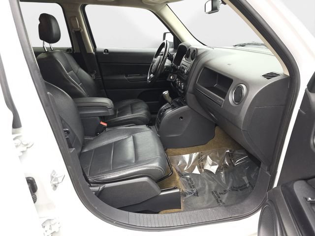 Used 2017 Jeep Patriot High Altitude FWD image 38