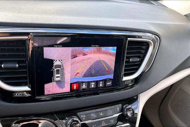 Used 2022 Chrysler Pacifica Touring-L w/ Uconnect Theater Family Group image 20