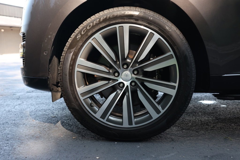 Used 2023 Land Rover Range Rover Long Wheelbase Autobiography image 6