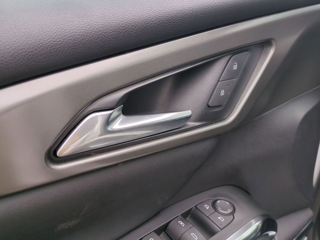 Used 2024 Chevrolet Traverse LT w/ Enhanced Driving Package image 11