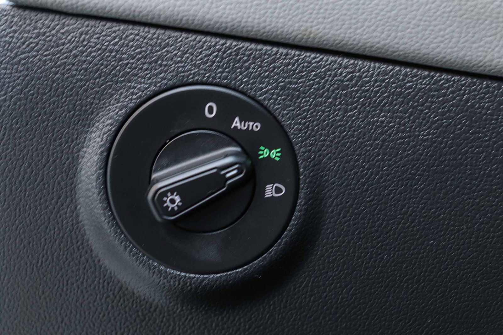 Used 2022 Volkswagen Taos SE image 23