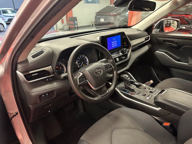 Used 2023 Toyota Highlander L AWD/4WD image 11