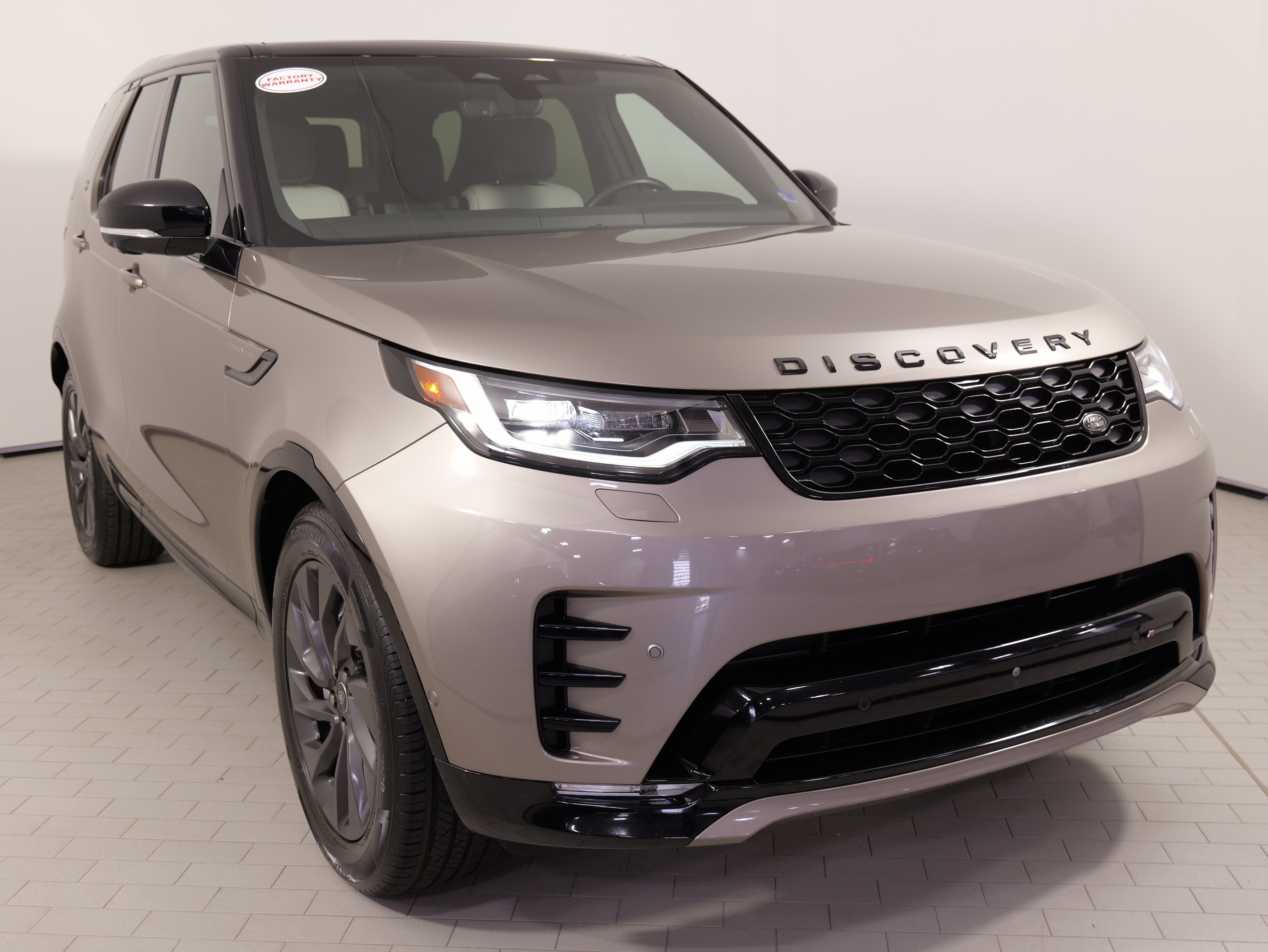 Used 2023 Land Rover Discovery S R-Dynamic AWD/4WD image 6