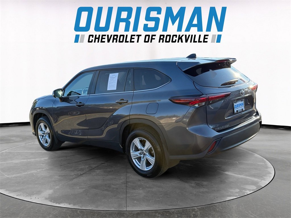 Used 2024 Toyota Highlander LE image 4