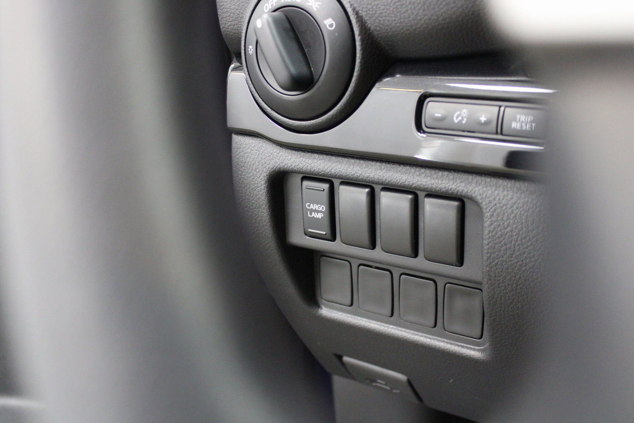 Used 2022 Nissan Titan SV image 30