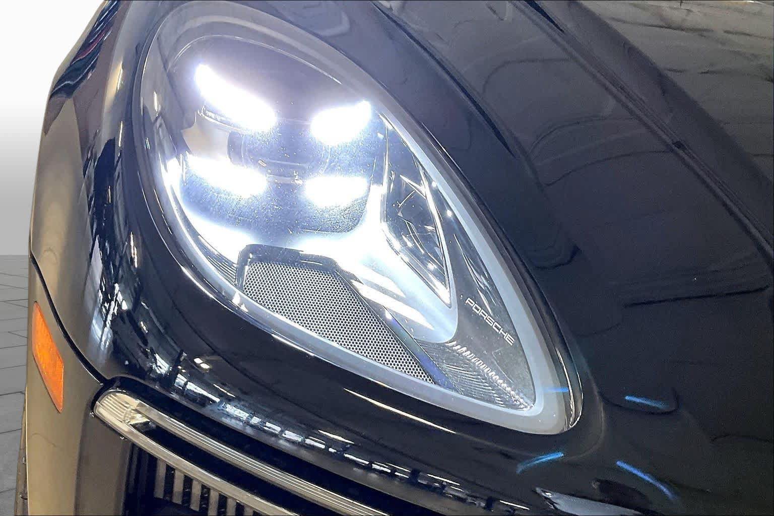 Used 2020 Porsche Macan Turbo AWD/4WD image 24
