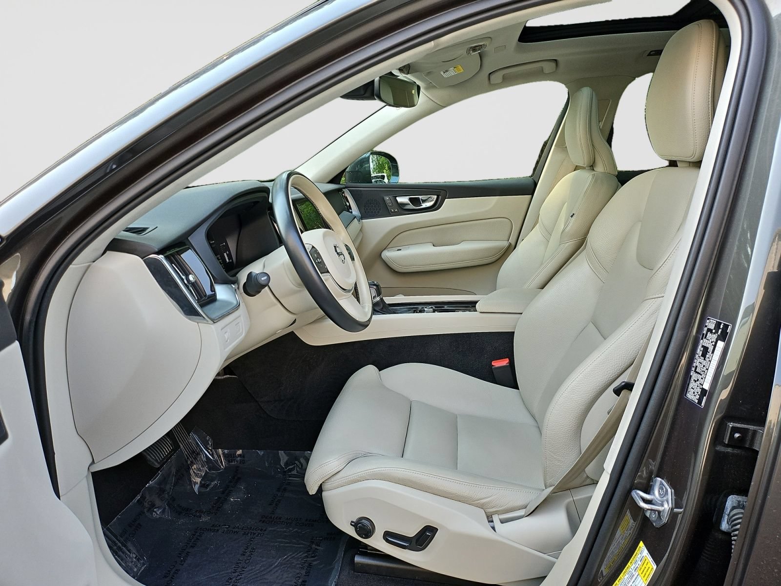 Used 2019 Volvo XC60 T5 Momentum w/ Premium Package FWD image 20