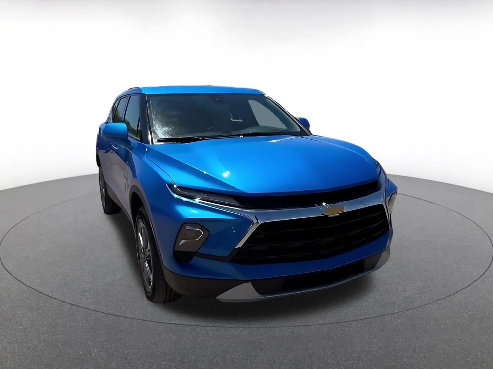 Used 2025 Chevrolet Blazer LT FWD image 3