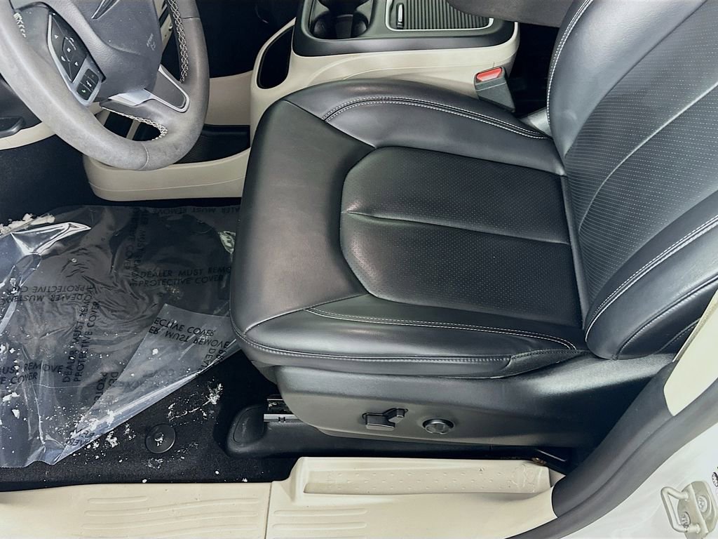 Used 2023 Chrysler Pacifica Touring-L image 26