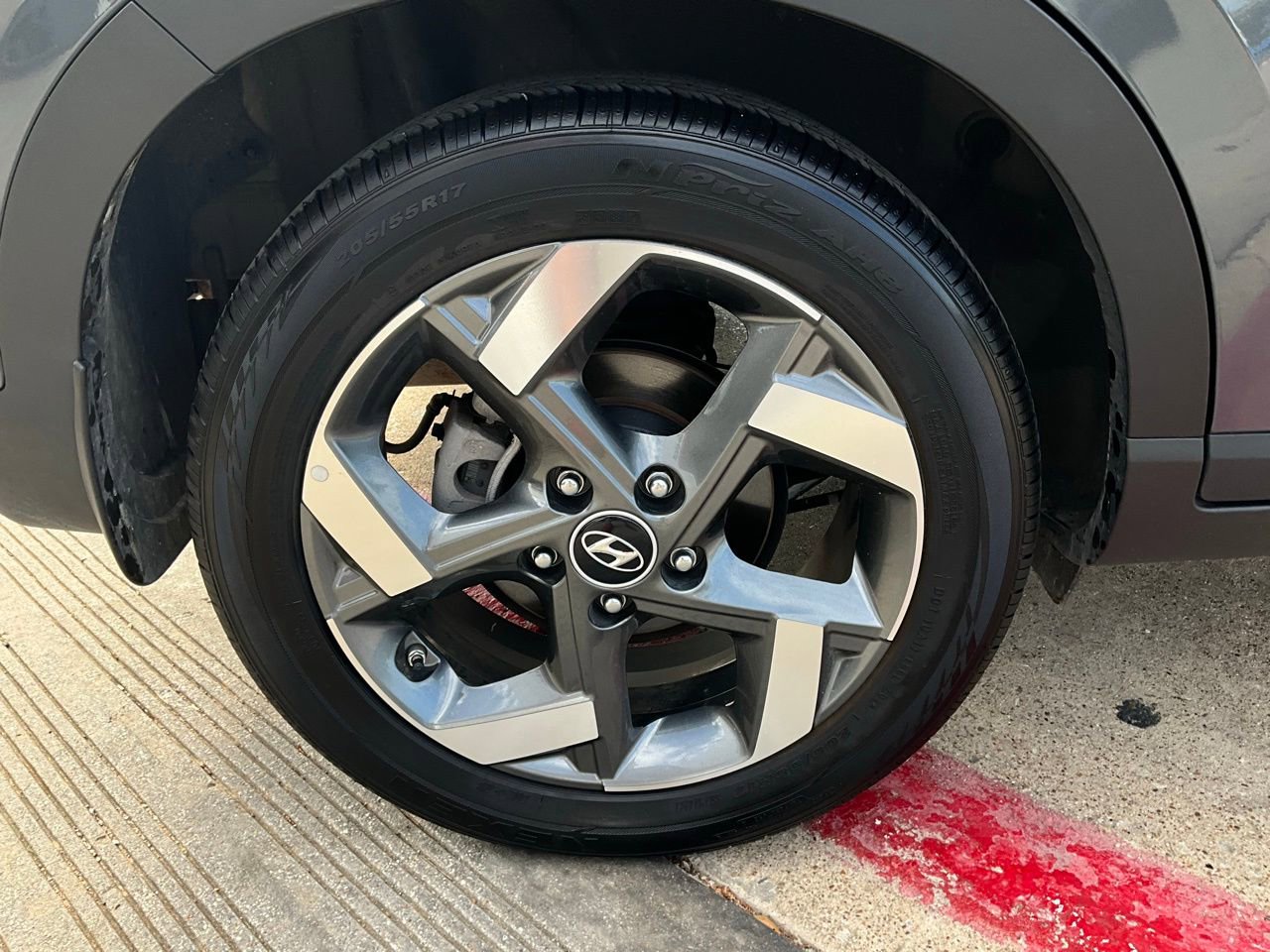 Used 2025 Hyundai Venue SEL image 9