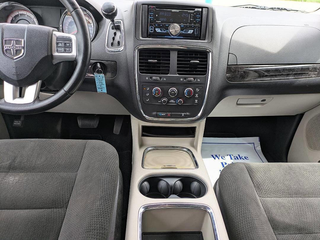 Used 2015 Dodge Grand Caravan SXT w/ UConnect Hands-Free Group image 13