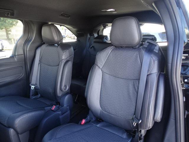 New 2026 Toyota Sienna Platinum AWD/4WD image 12