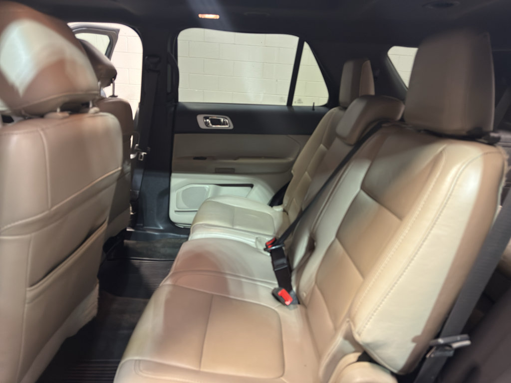 Used 2015 Ford Explorer XLT w/ Equipment Group 202A AWD/4WD image 27