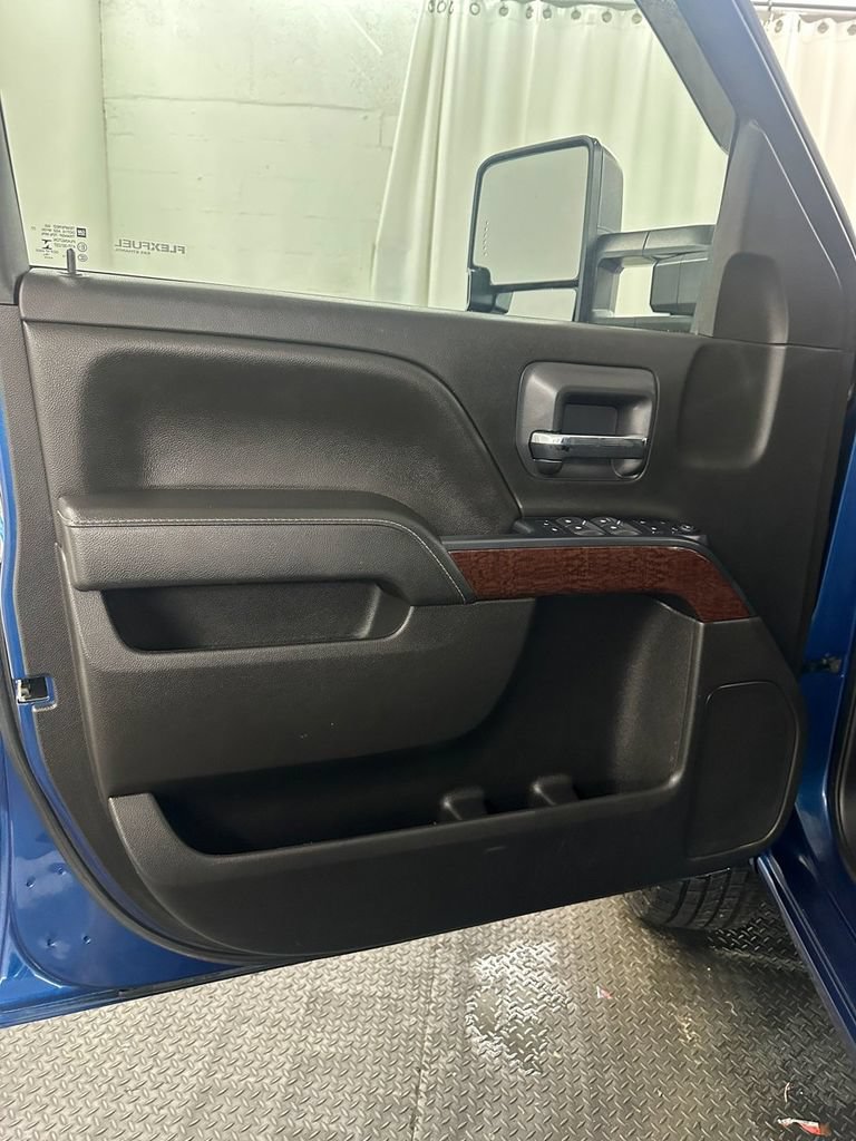 Used 2019 GMC Sierra 2500 SLE w/ SLE Preferred Package AWD/4WD image 8