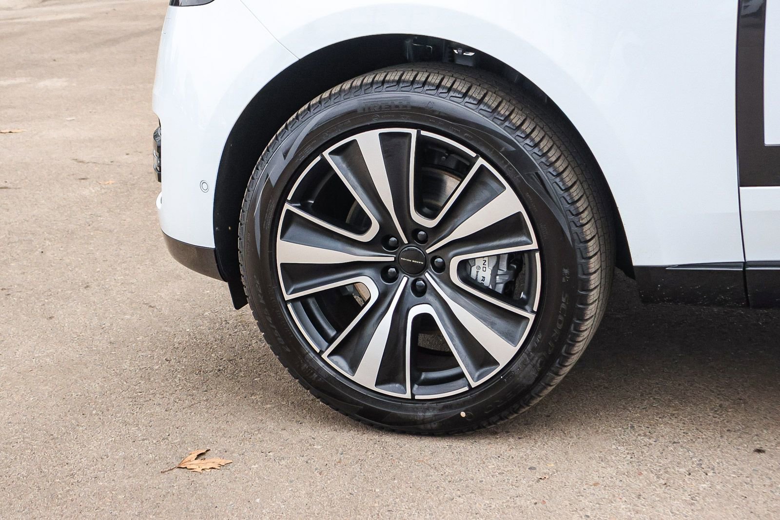 New 2026 Land Rover Range Rover SE image 9